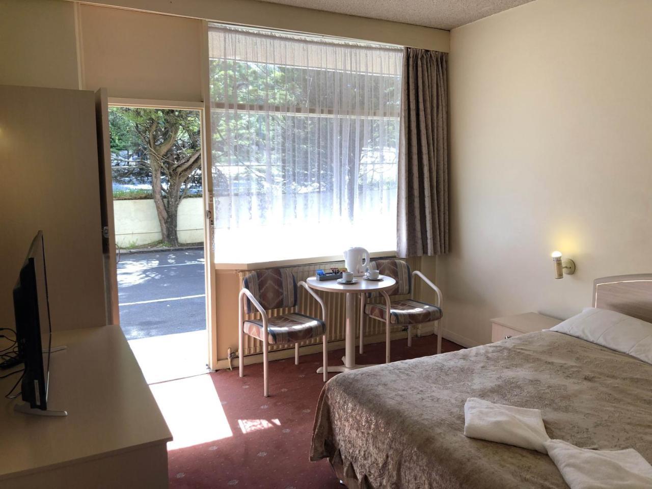 Motel The Clarendon 3*